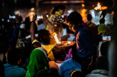 Hacılar ve keşişler (Sadhu) kumbh mela, Allahbad (Paryagraj), Uttra Pradesh, Hindistan, 16 Şubat 2019