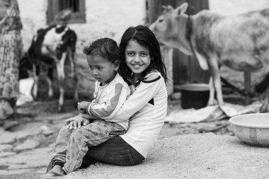 Pithoragarh halkı, Uttrakhand, Hindistan Resim Tarihi 17 Haziran 2018 Mutlu çocuklar, siyah ve beyaz
