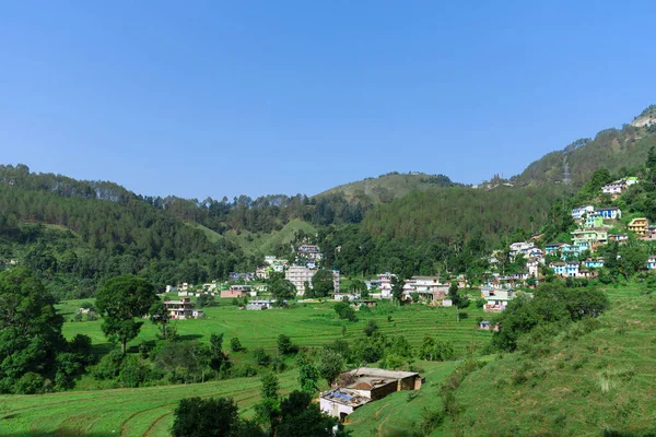 Belle Vue Station Dans Les Montagnes Verdoyantes — Photo