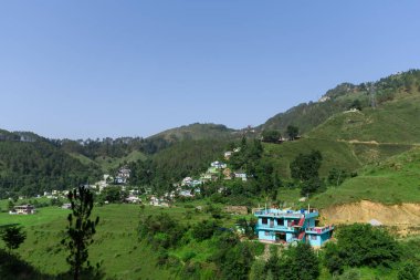 Yazın dağların manzarası