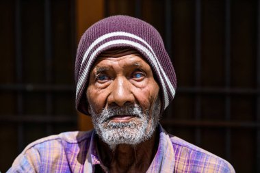 Kör bir ihtiyar, Pithoragarh halkı, Uttrakhand, Hindistan. Fotoğraf: 17 Haziran 2018
