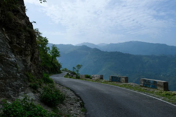 Dağlarda Yol — Stok fotoğraf