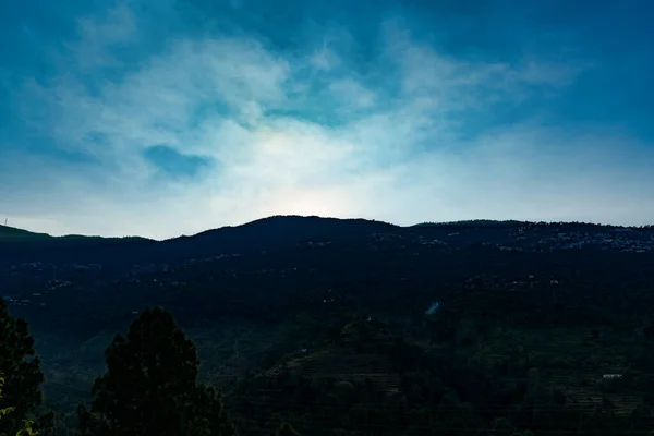 Красивый Пейзаж Темными Горами Закате — стоковое фото