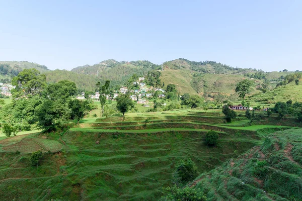 Hermoso Paisaje Con Pueblo Las Montañas —  Fotos de Stock