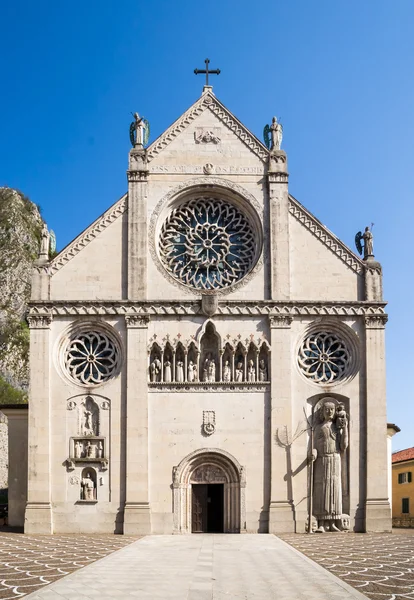 Dome Santa Maria Assunta i Gemona — Stockfoto