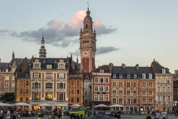 Lille centro histórico da cidade ao pôr do sol — Fotografia de Stock