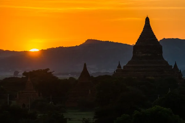 Bagan tempels bij zonsondergang — Stockfoto