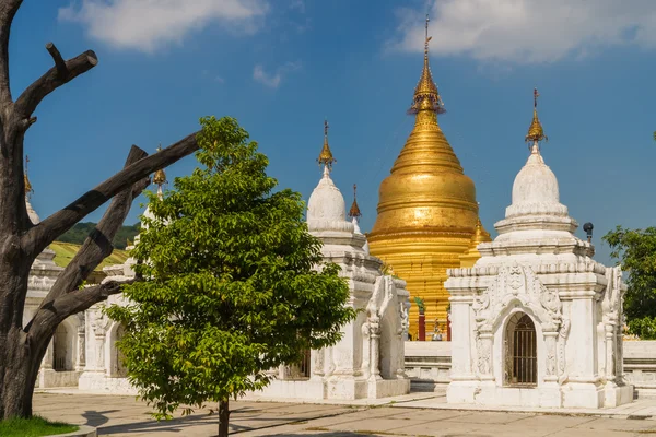 Kuthodaw Pagoda w Mandalay — Zdjęcie stockowe