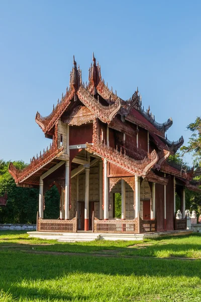 Świątynia na terenie Pałacu Królewskiego w Mandalay — Zdjęcie stockowe