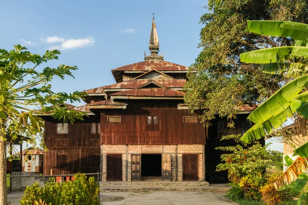 A small hidden temple near Inle Lake — Stock Photo, Image