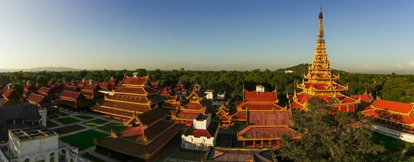 Dachy pałacu Mandalay — Zdjęcie stockowe