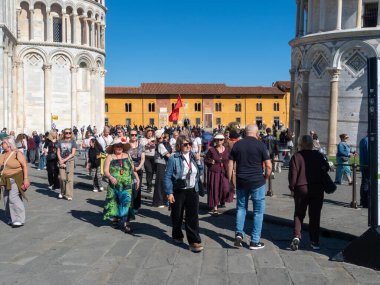 Pisa, Toskana - 16 Ekim 2025 Iconic Piazza dei Miracoli Pisa Tuscany İtalya Açık Mavi Gökler Altında