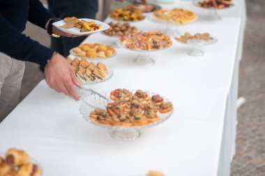 Çeşitli Mutfak Zevkleri ve Konukların Şenliğin Tadını Çıkardığı Müsrif Açık Büfe Özel Etkinliği