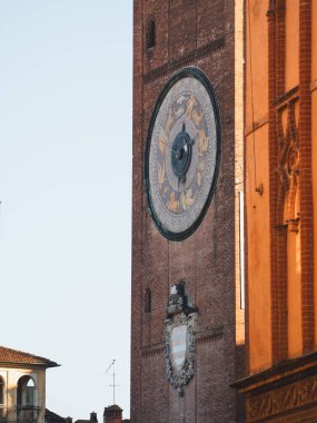 Cremona, İtalya 3 Ekim 2025 İtalya Cremona, İtalya 'daki Torrazzo çan kulesi muazzam astronomik saat ve karmaşık mimari ayrıntılar içermektedir.