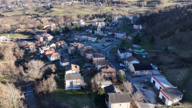 Emilia Romagna 'nın manzaralı tepelerinde yuva yapmış büyüleyici İtalyan köyü Morfasso' yu keşfedin.