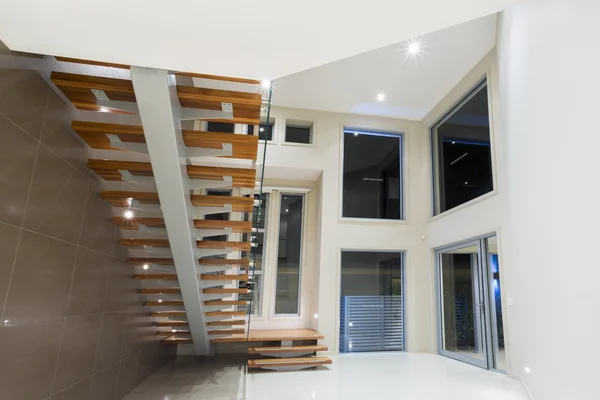 Entry to modern luxurious mansion — Stock Image Entry to modern luxurious mansion Royalty Free Stock Photos