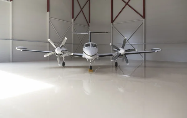 Small aircraft parked in a hangar — Stockfoto