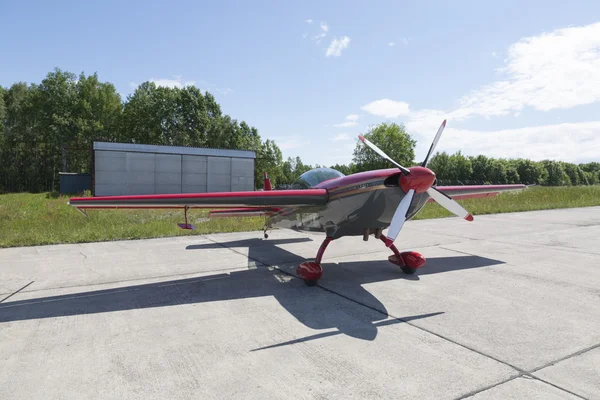 Elegant small airplane parked in an airport — Stockfoto