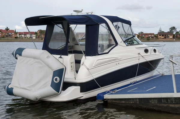 Pequeño barco de motor de transporte — Foto de Stock