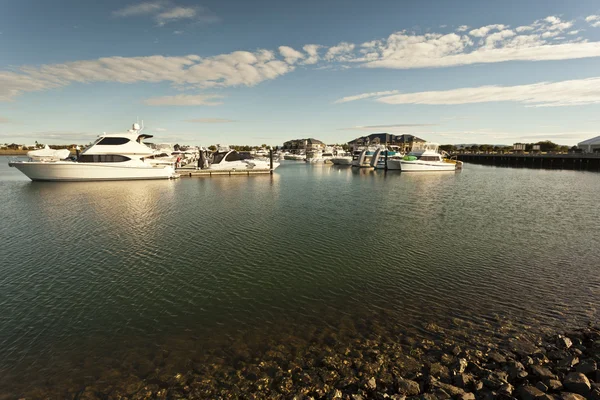 Beautiful marina close to a shallow coastline — Stock Photo, Image