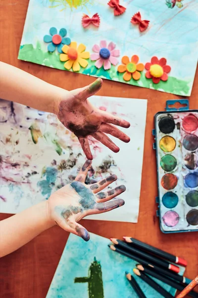 Little Girl Preschooler Showing Painted Colourful Hands Child Having Fun — Stock Photo, Image