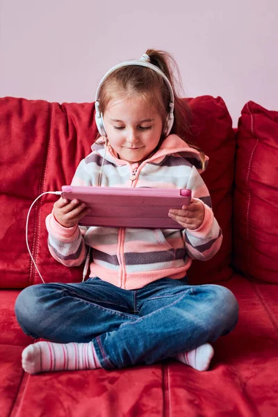 Little Girl Preschooler Learning Online Solving Puzzles Playing Educational Games — Stock Photo, Image