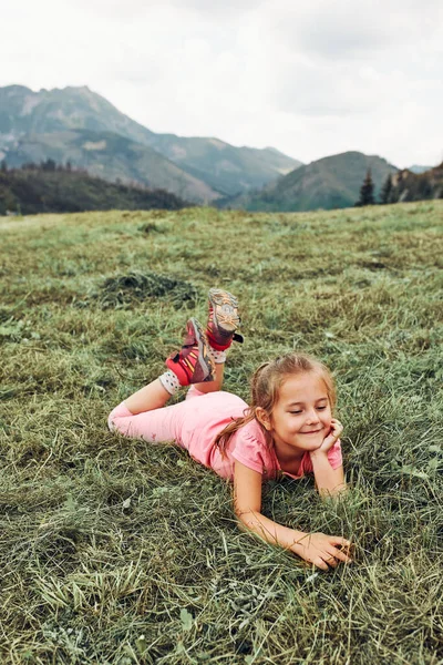 Little Girl Laying Playing Grass Enjoying Summer Day Happy Child — Stock Photo, Image