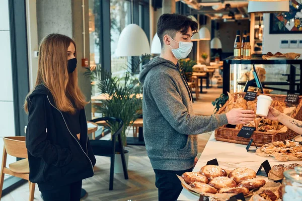 Les Gens Debout Dans Une File Attente Pour Acheter Café — Photo