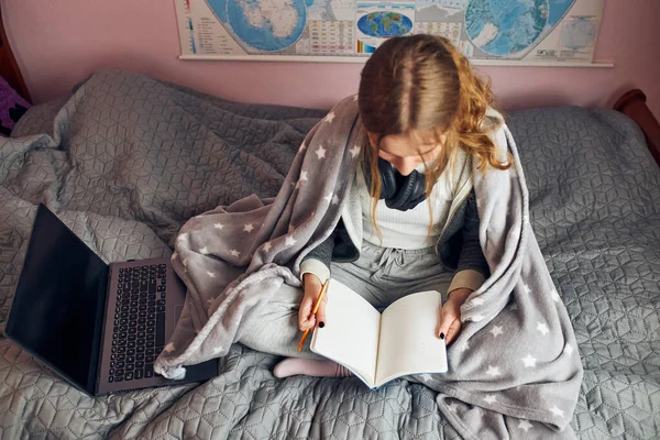 Estudiante Aprendiendo Remotamente Desde Casa Mujer Joven Que Tiene Clases — Foto de Stock