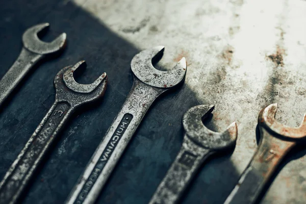 Spanners Steel Surface Old Rusty Wrenches Maintenance Mechanic Hardware Tools — Stock Photo, Image