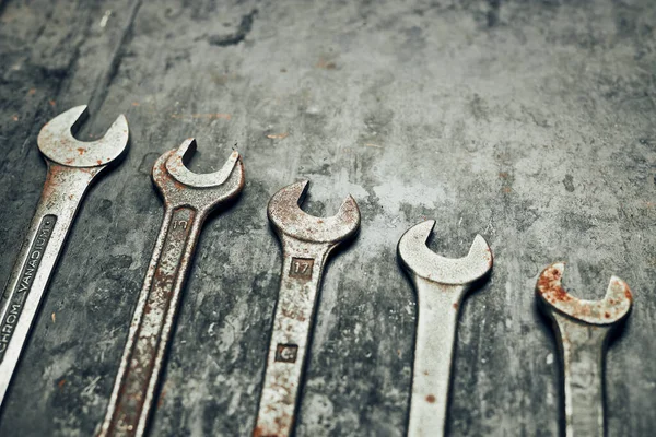 Spanners Steel Surface Old Rusty Wrenches Maintenance Mechanic Hardware Tools — Stock Photo, Image