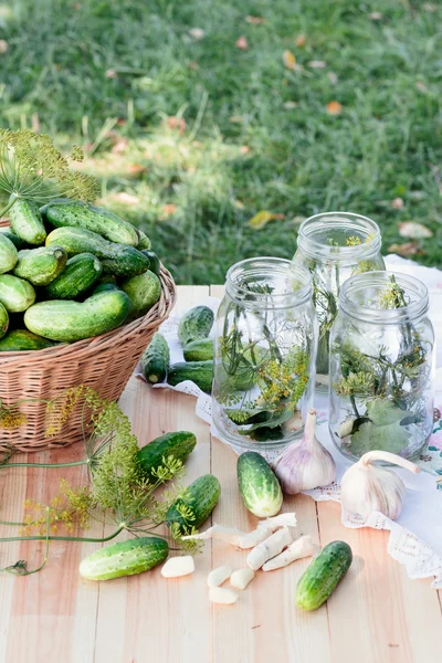 Preparación de ingredientes para pepinos en vinagre —  Fotos de Stock