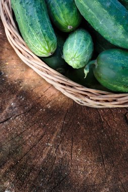 Hasır sepet salatalık