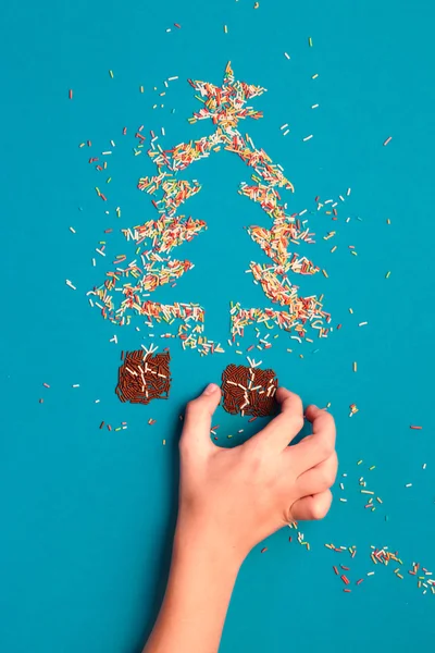 Warten auf Weihnachten. Symbole für Weihnachtsbaum und Geschenke — Stockfoto