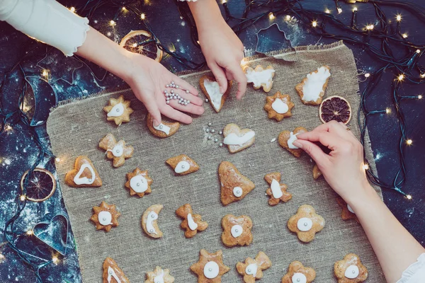 Weihnachtskekse backen — Stockfoto