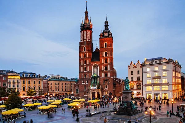 Saint Mary Basilica Och Sukiennice Stan Torget Krakow — Stockfoto