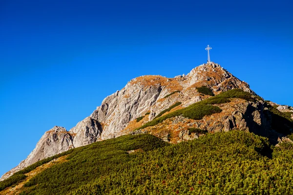 Paesaggio montano con rocce e vetta Giewont — Foto Stock