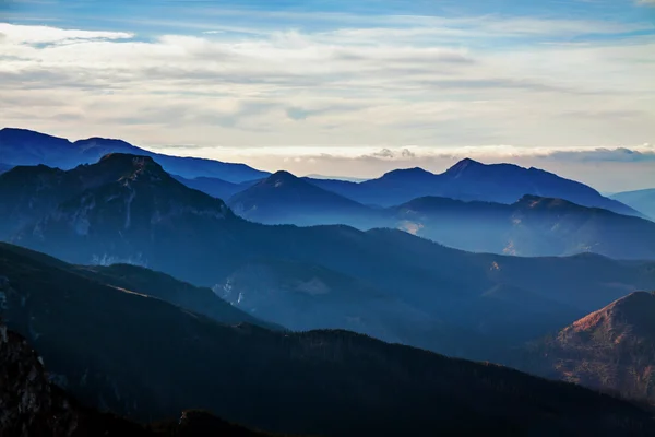 扎科帕内山雾地平线景观 — 图库照片