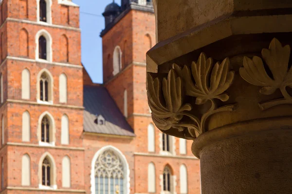 Sukiennice e Basílica de Santa Maria — Fotografia de Stock