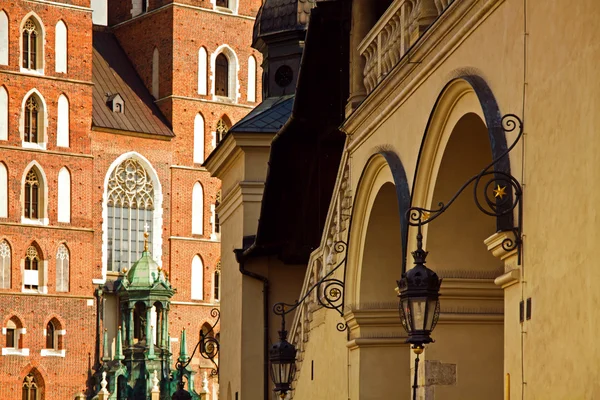 Sukiennice e Basílica de Santa Maria — Fotografia de Stock