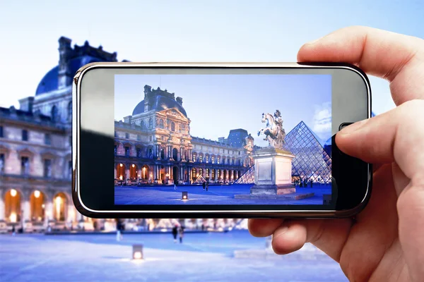 Chytrý telefon mobilní fotografie v Paříži — Stock fotografie