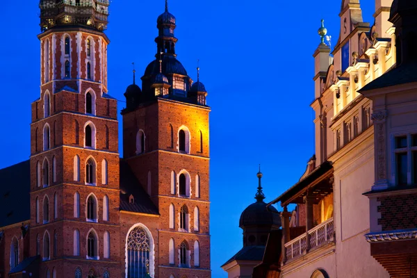 Kostel Panny Marie v Krakově v noci — Stock fotografie