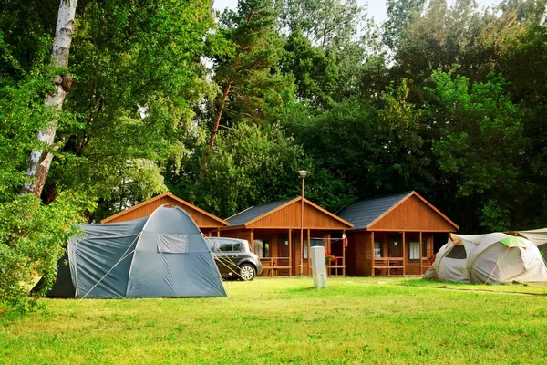 Namiot turystyczny dom camping — Zdjęcie stockowe