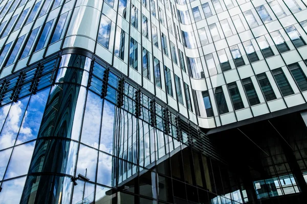 Moderno edificio de oficinas financieras — Foto de Stock