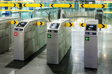 Modern kapaklı yeraltı metro istasyonu