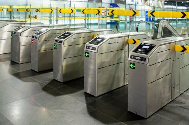 Modern kapaklı yeraltı metro istasyonu