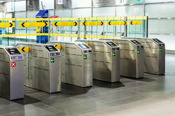 A modern kapu metróállomástól — Stock Fotó