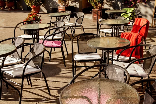 Straat stad café restaurant met een tafel en stoel — Stockfoto