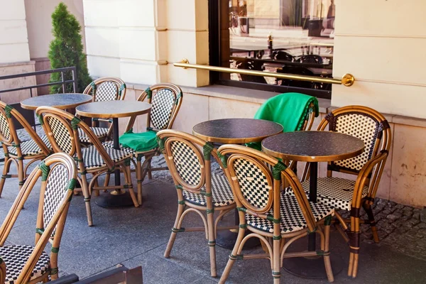 Straat stad café restaurant met een tafel en stoel — Stockfoto