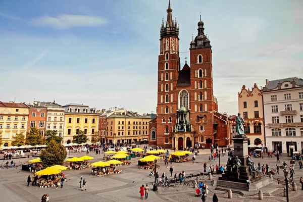 Bazilika Saint Mary Nabízí Město Tržního Náměstí Krakově — Stock fotografie